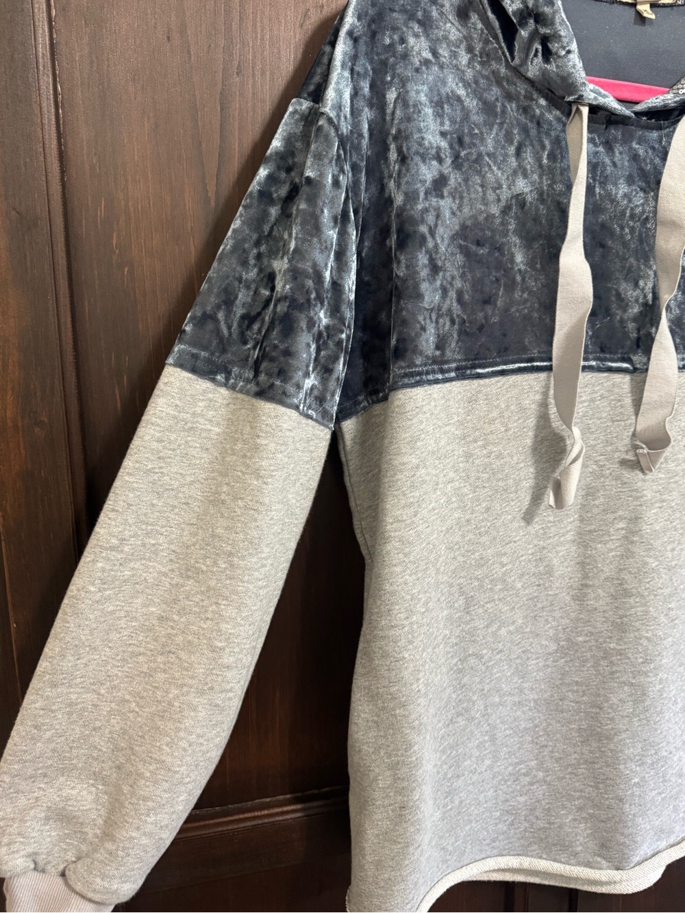 Gimmicks by BKE Velvet Pullover Hoodie Sequin lined Hood size Medium Lagenlook - Picture 6 of 11